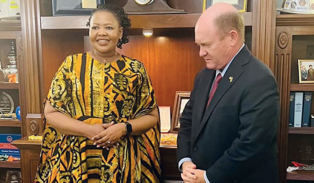 Minister Pholile Shakantu in Washington DC with Senator Coons to clarify the concerns raised in his motion. Consultation resulted in the withdrawal of the proposed sanctions clause in the resolution and the resolution being adopted as a “simple resolution”